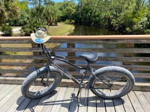 A cycle parked on the riverbench